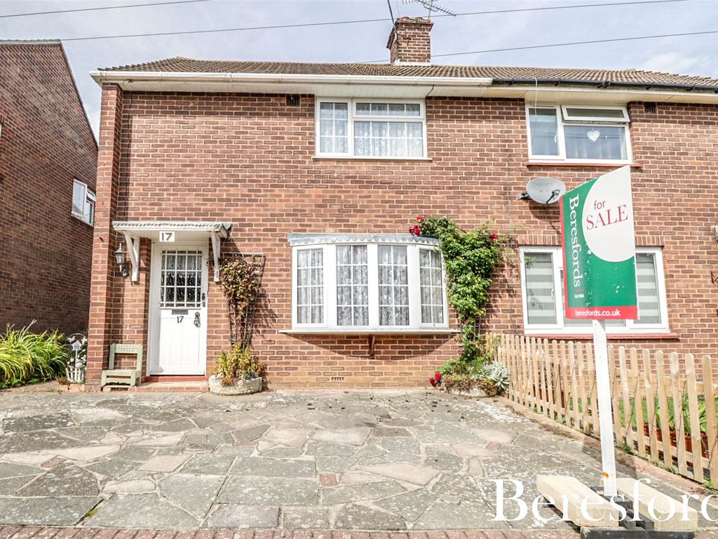 3 bed semidetached house for sale in Mountney Close, Ingatestone CM4