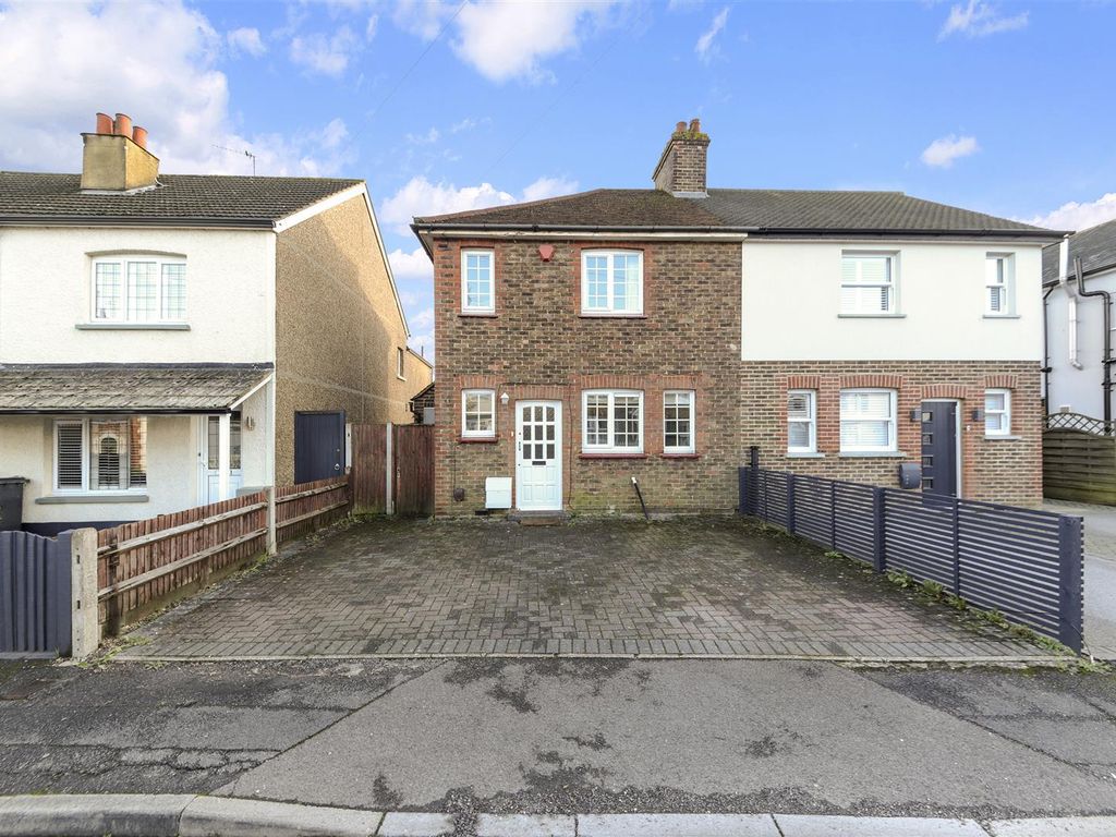 3 bed semidetached house for sale in Ferndale Road, Banstead SM7, £