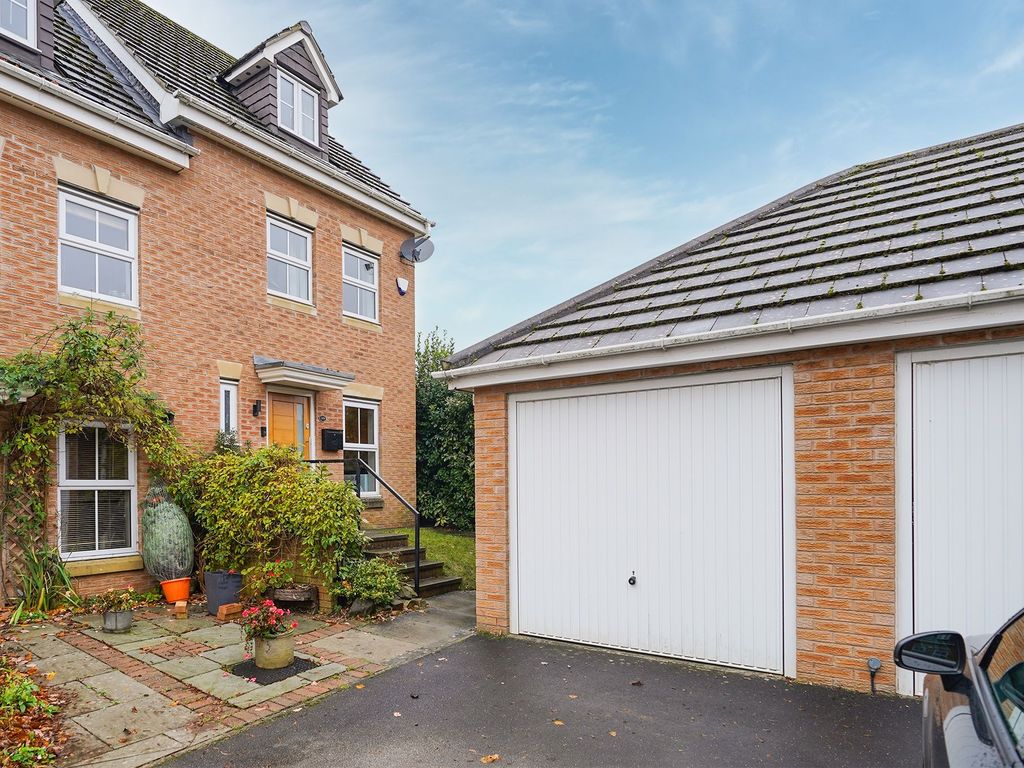 3 bed town house for sale in King Ecgbert Road, Totley Rise S17, £