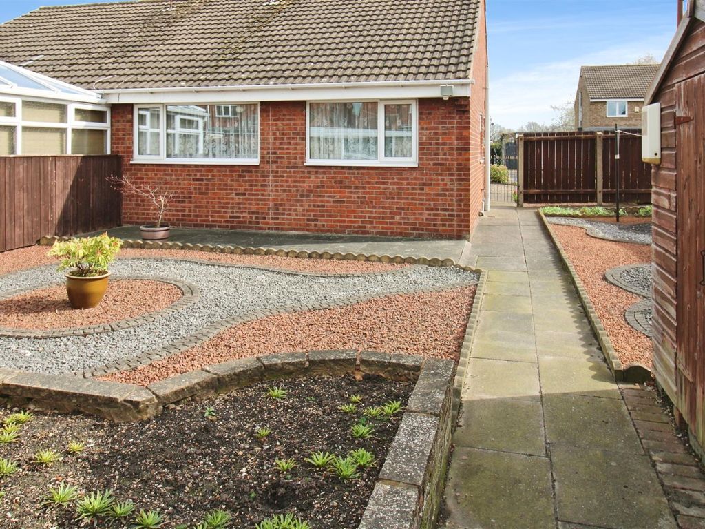2 bed semidetached bungalow for sale in Ullswater Drive, Hull HU8, £184,950 Zoopla