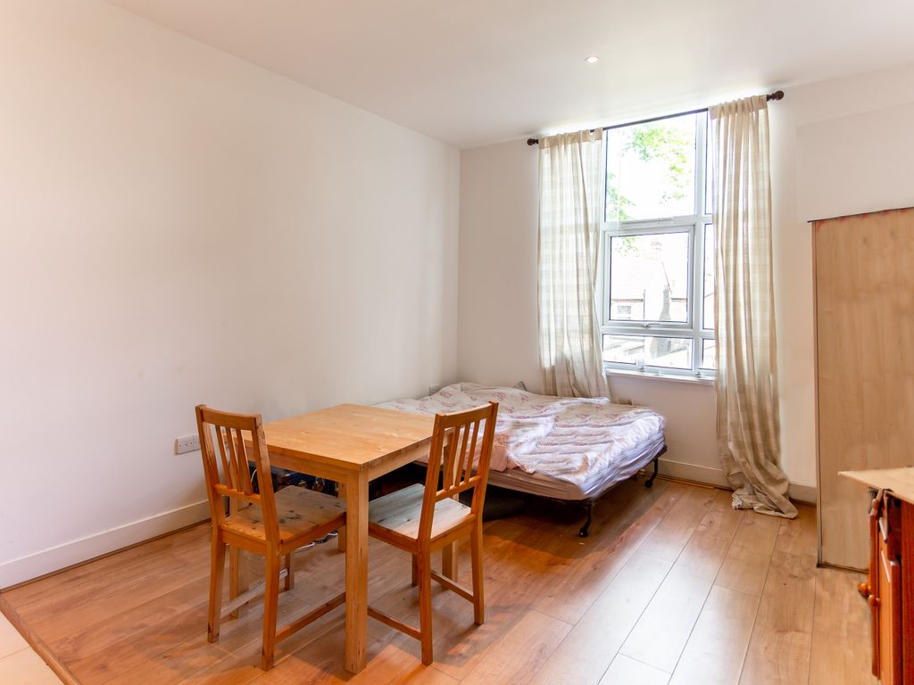 Studio to rent in Bromyard Avenue, London W3, £1,250 pcm Zoopla