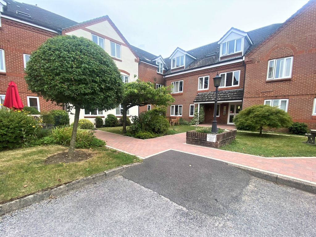 1 bed property for sale in Dove Gardens, Park Gate, Southampton SO31