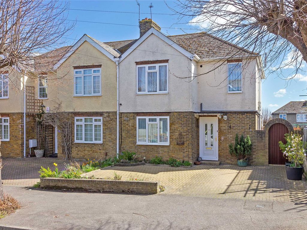 3 bed semidetached house for sale in Newlands Avenue, Sittingbourne