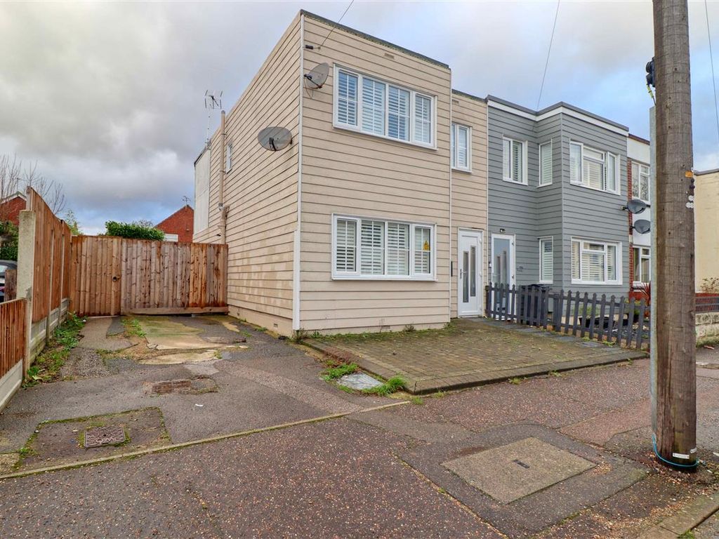 3 bed semidetached house for sale in Dudley Road, ClactonOnSea CO15, £249,995 Zoopla