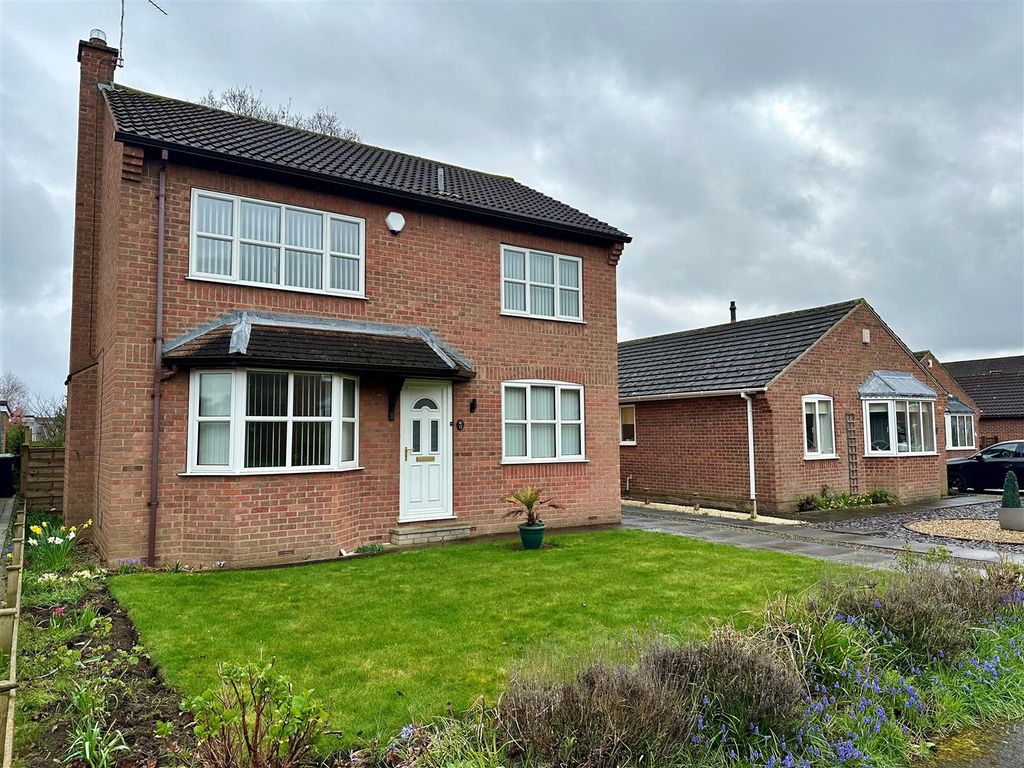4 bed property to rent in Forest Close, Wigginton, York YO32, £1,400