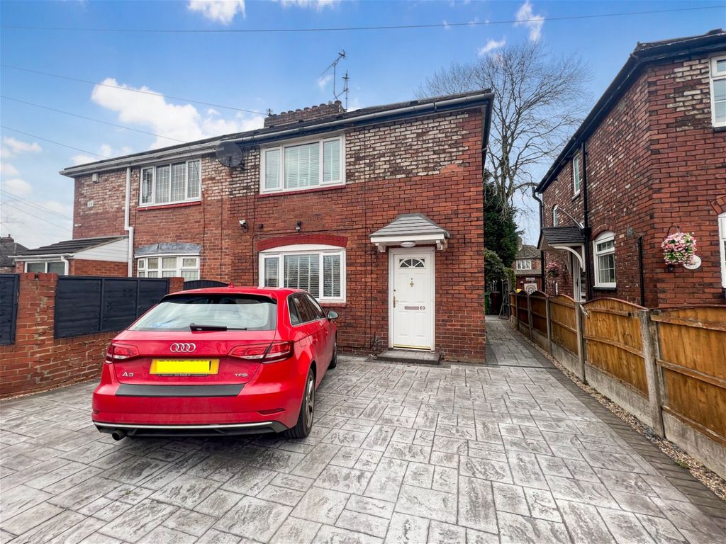 3 bed semidetached house for sale in Lane End Road, Burnage