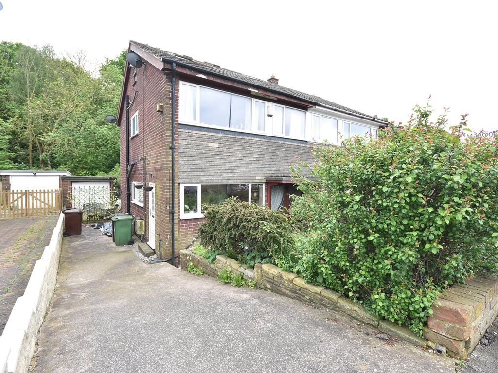 4 bed semidetached house for sale in Temple Avenue, Leeds, West