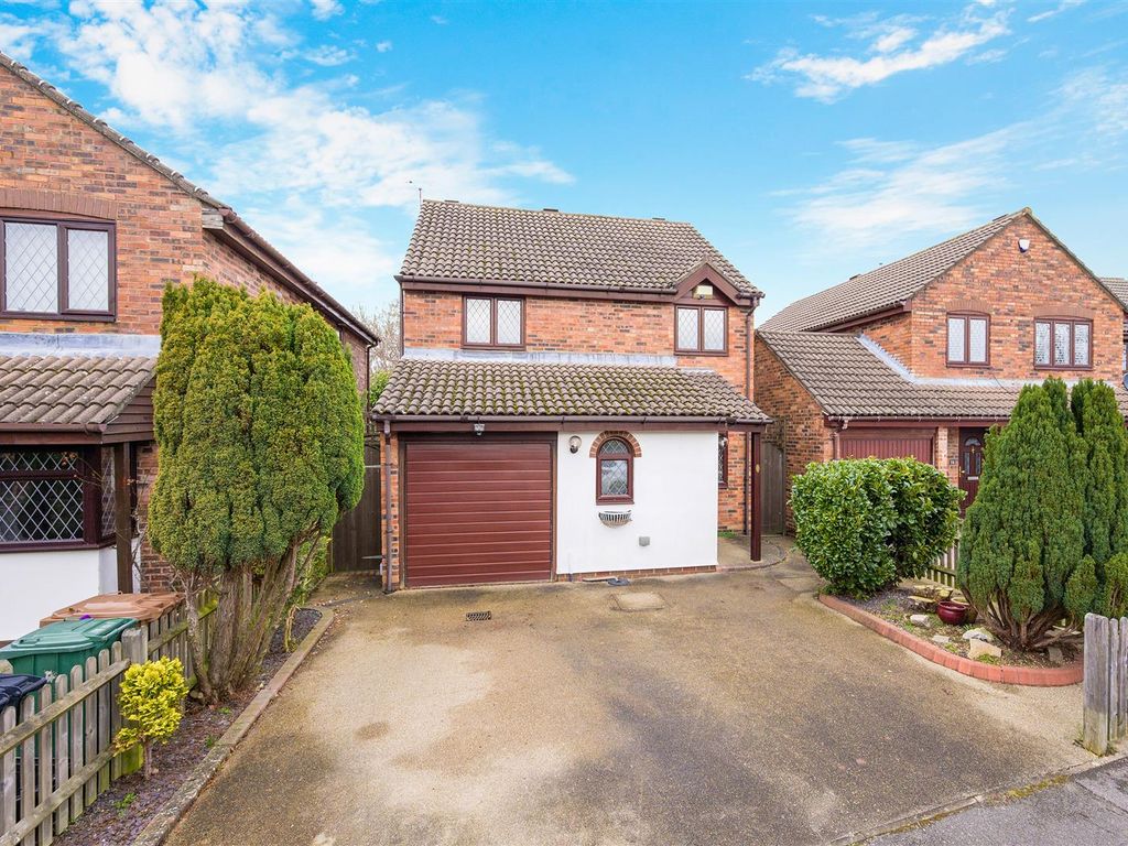 3 bed detached house for sale in Thurnham Way, Tadworth KT20 Zoopla