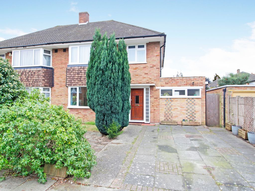 3 bed semidetached house for sale in Porcupine Close, Mottingham