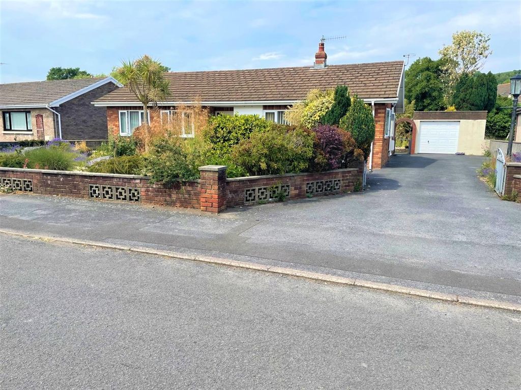 3 bed detached bungalow for sale in Maenor Helyg, Pembrey, Burry Port