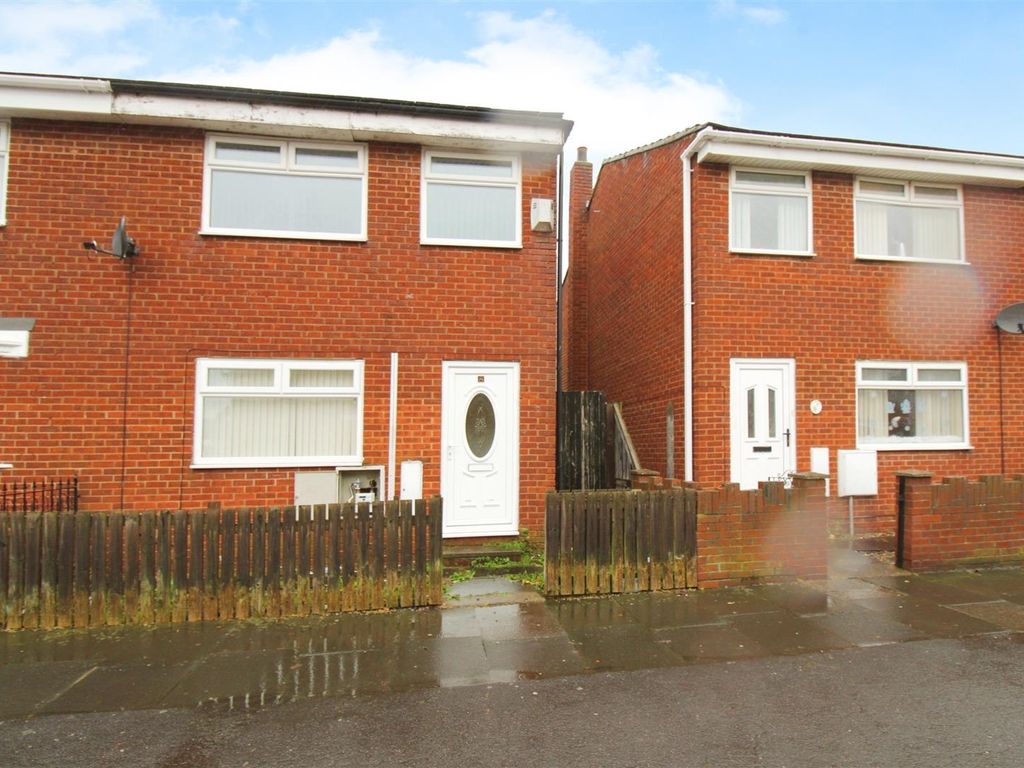 3 bed property to rent in Oswald Terrace West, Castletown, Sunderland