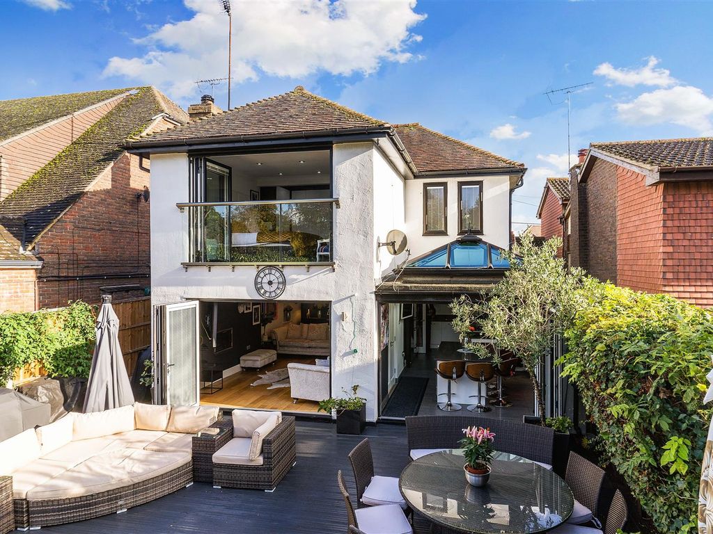 4 bed detached house for sale in Woodlands Road, Hockley SS5, £850,000