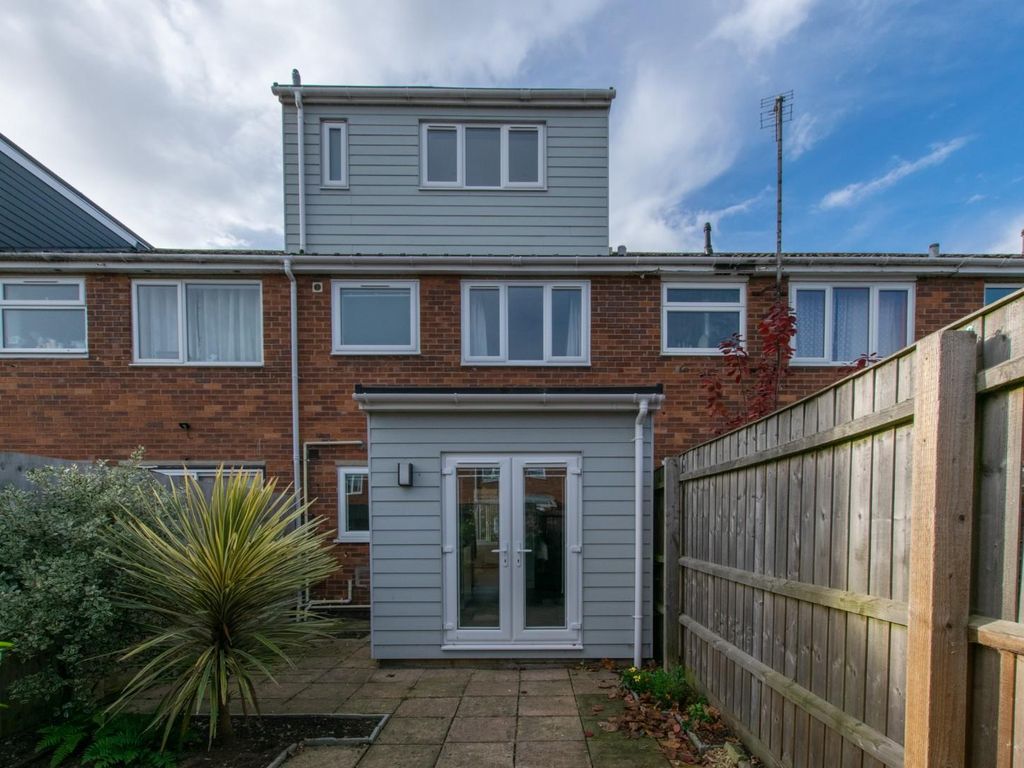 3 bed terraced house to rent in Campkin Road, Cambridge CB4, £1,800 pcm