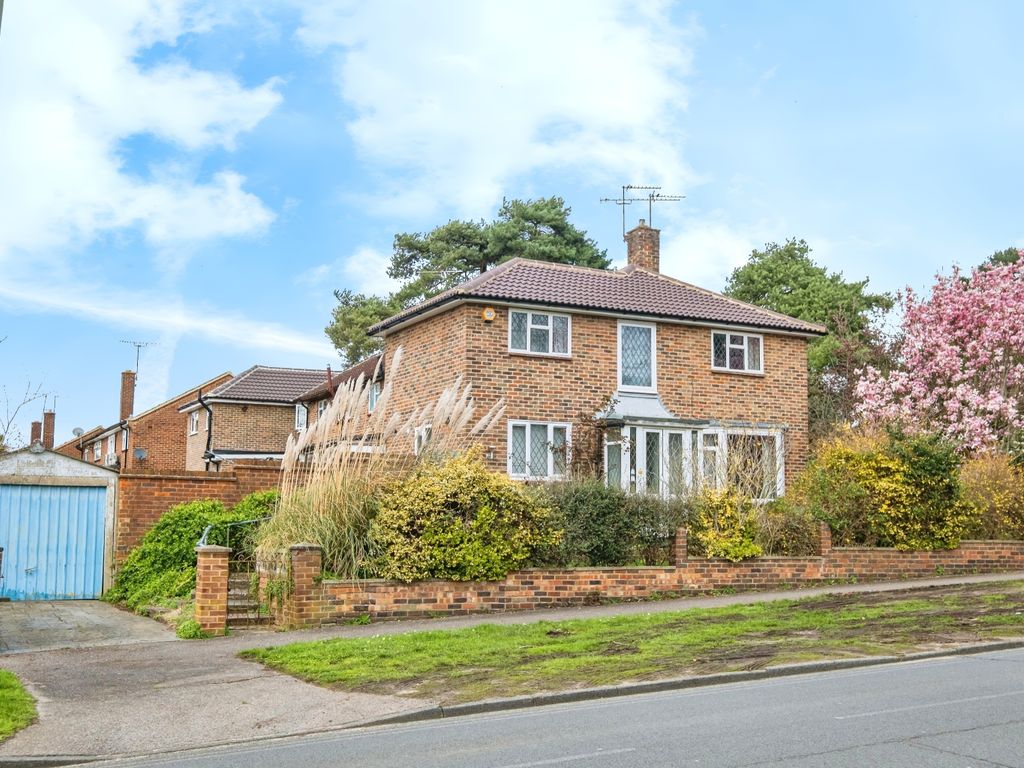 3 bed semidetached house for sale in Albert Drive, Woking, Surrey GU21