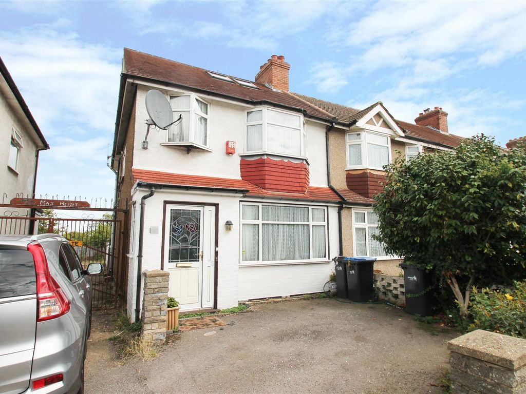 Queensland Avenue, London N18