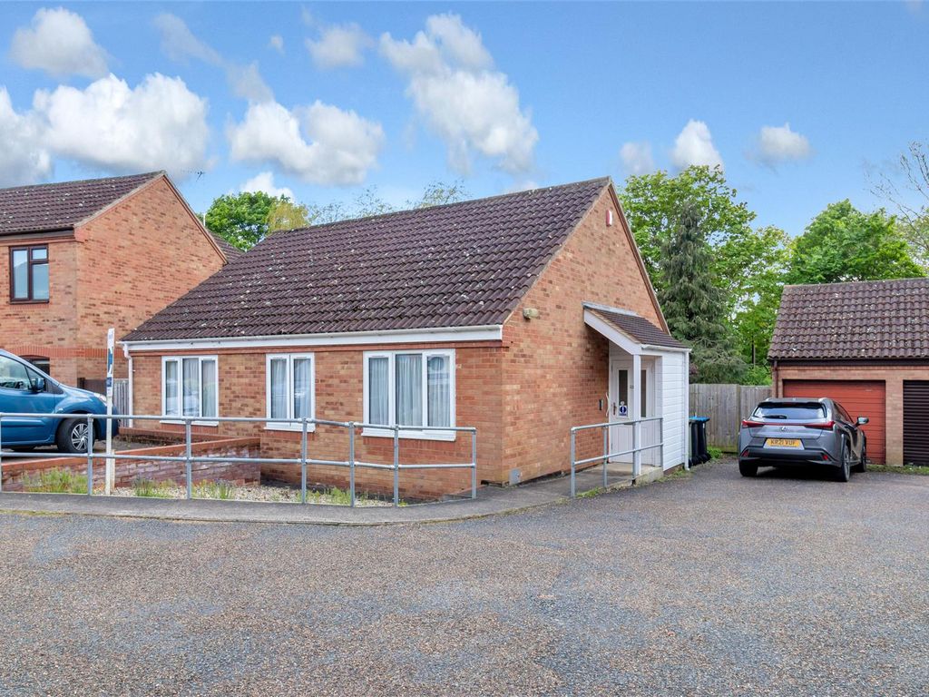 3 bed detached bungalow for sale in Maynard Close, Bradwell, Milton