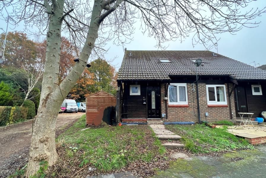 1 bed semidetached house to rent in Willowmead Close, Horsell, Woking