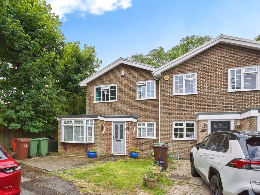5 bed semidetached house for sale in Ashmere Close, Cheam, Sutton SM3