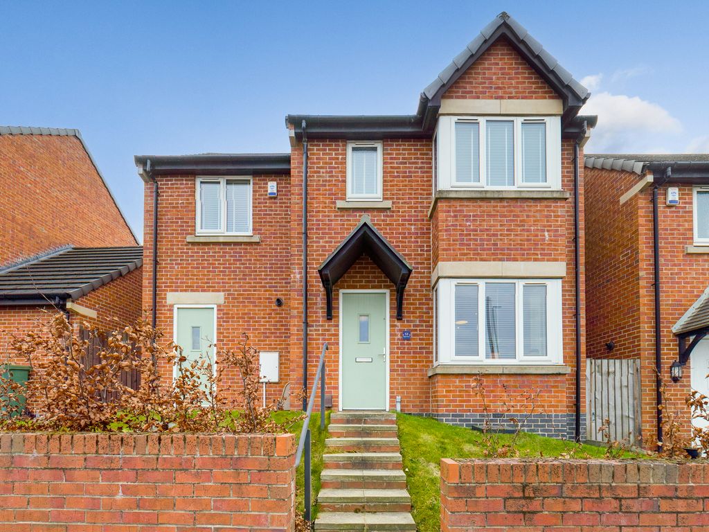 4 bed detached house for sale in Uppermoor, Pudsey LS28 Zoopla