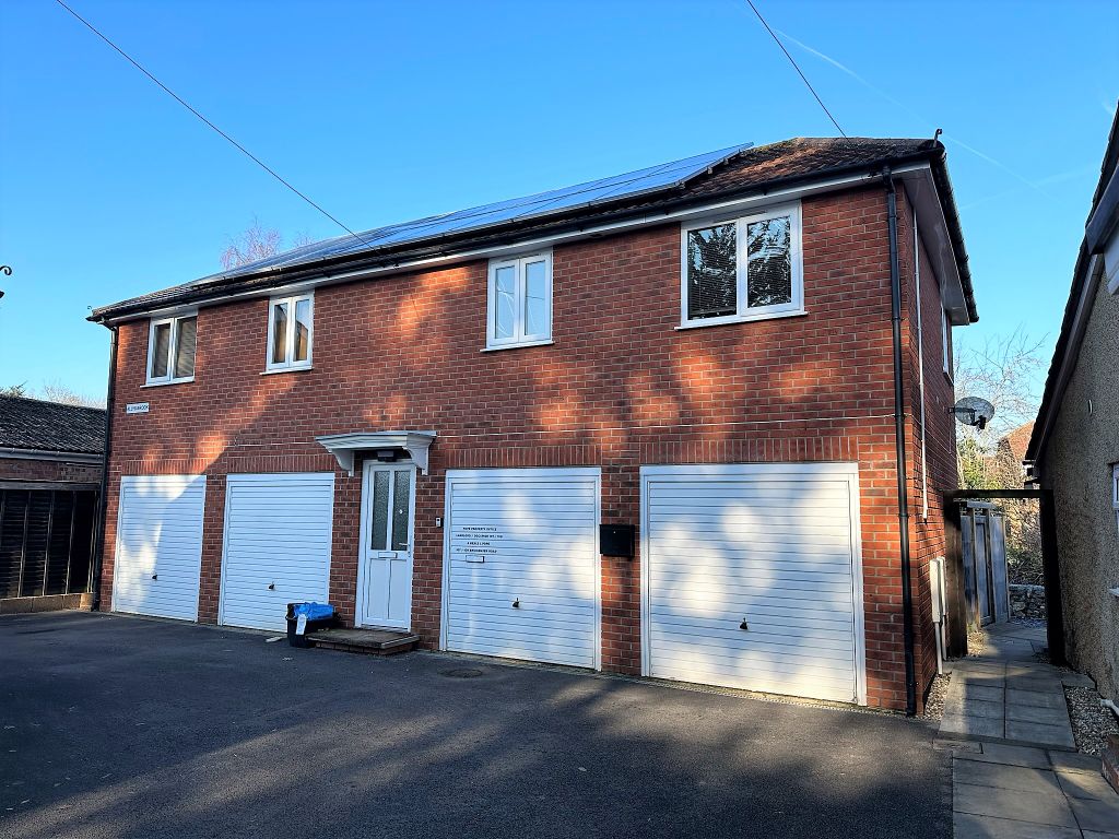 2 bed flat to rent in Bridgwater Road, Bathpool, Taunton TA2, £1,350