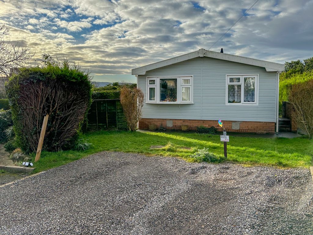 2 bed mobile/park home for sale in Kingsway Park, Seville Road