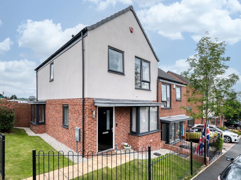 3 bed semidetached house for sale in Ludlow Close, Tividale, Oldbury