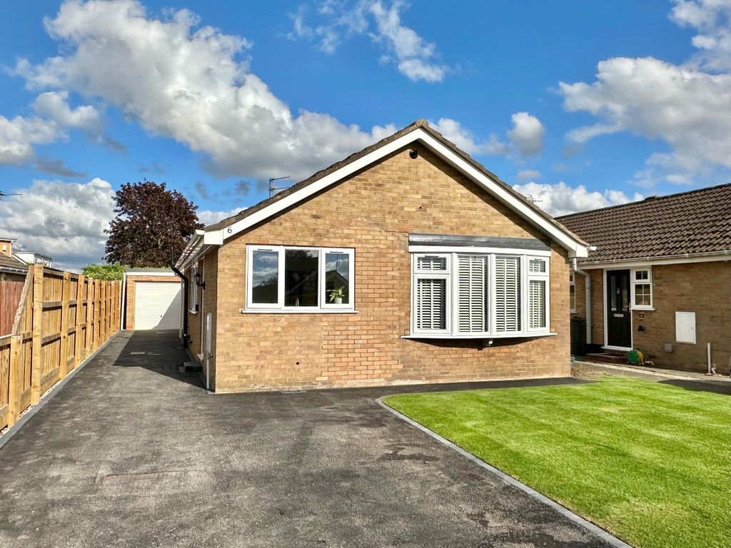 2 bed detached bungalow for sale in Sandyland, Haxby, York YO32, £