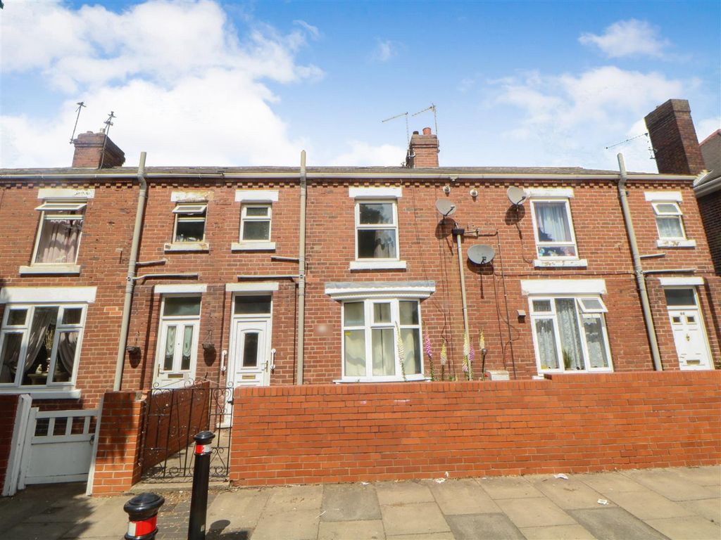 3 bed terraced house for sale in Shadyside, Hexthorpe, Doncaster DN4, £