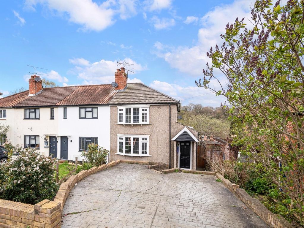 2 bed end terrace house for sale in Beechen Lane, Lower Kingswood