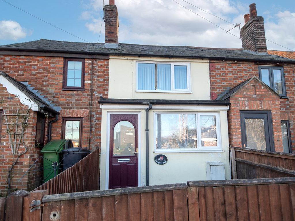 2 bed terraced house for sale in Bath Road, Thatcham RG18, £270,000