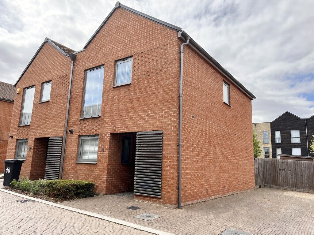 2 bed semidetached house to rent in Hanley Lane, Newhall, Harlow CM17