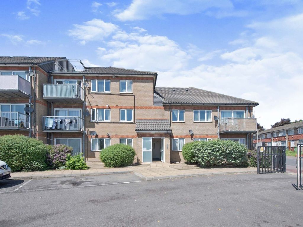 2 bed flat for sale in Castle Road, Dagenham RM9 Zoopla