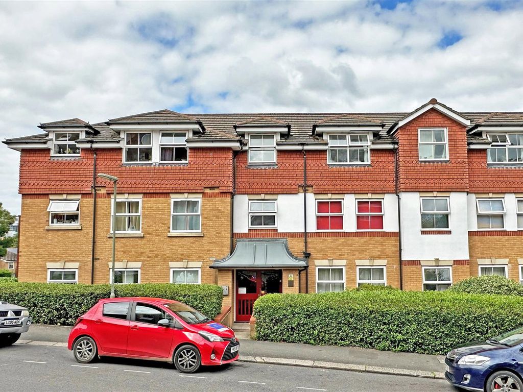2 bed flat for sale in Chapel Road, Redhill RH1 Zoopla
