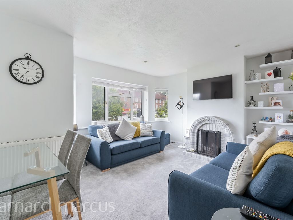 2 bed for sale in The Broadway, Hampton Court Way, Thames