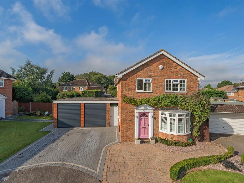 3 bed detached house for sale in Eastbury Park, Winnersh, Berkshire