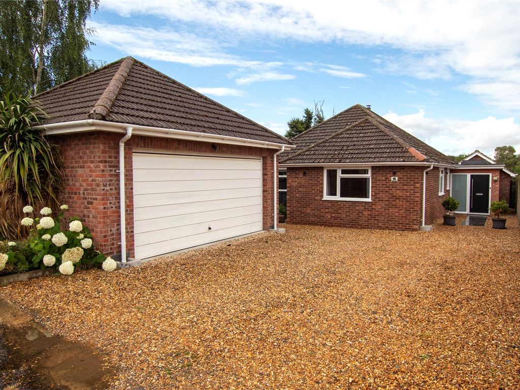 4 bed bungalow for sale in Centre Drive, Newmarket CB8 Zoopla