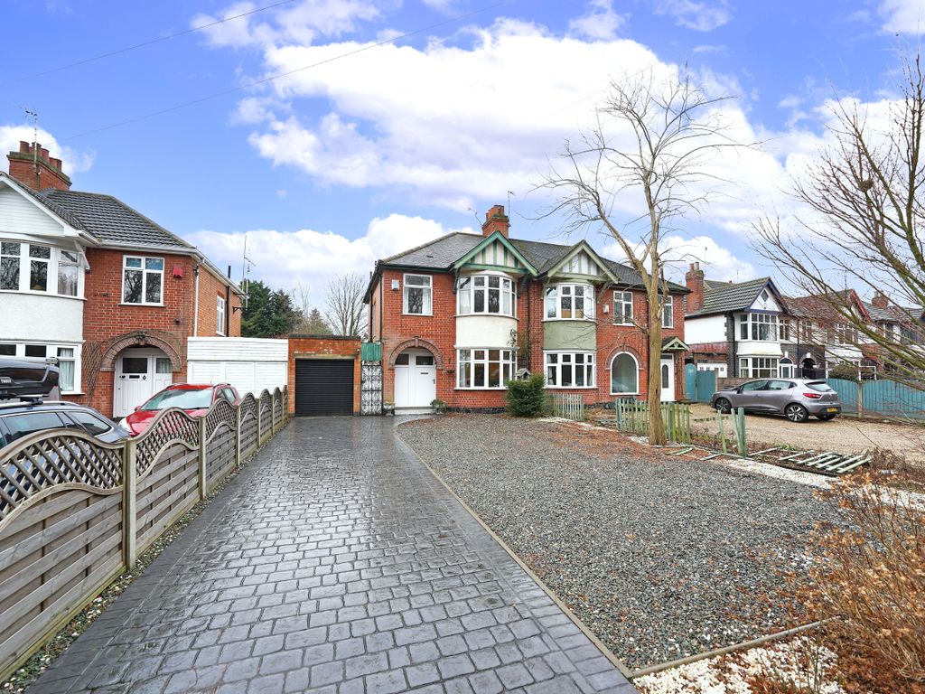3 bed semidetached house for sale in Braunstone Lane, Leicester