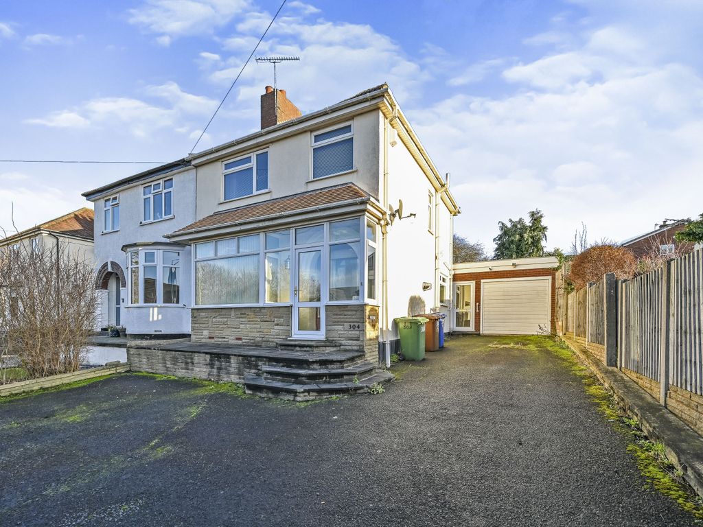 4 bed semidetached house for sale in Greenheath Road, Hednesford