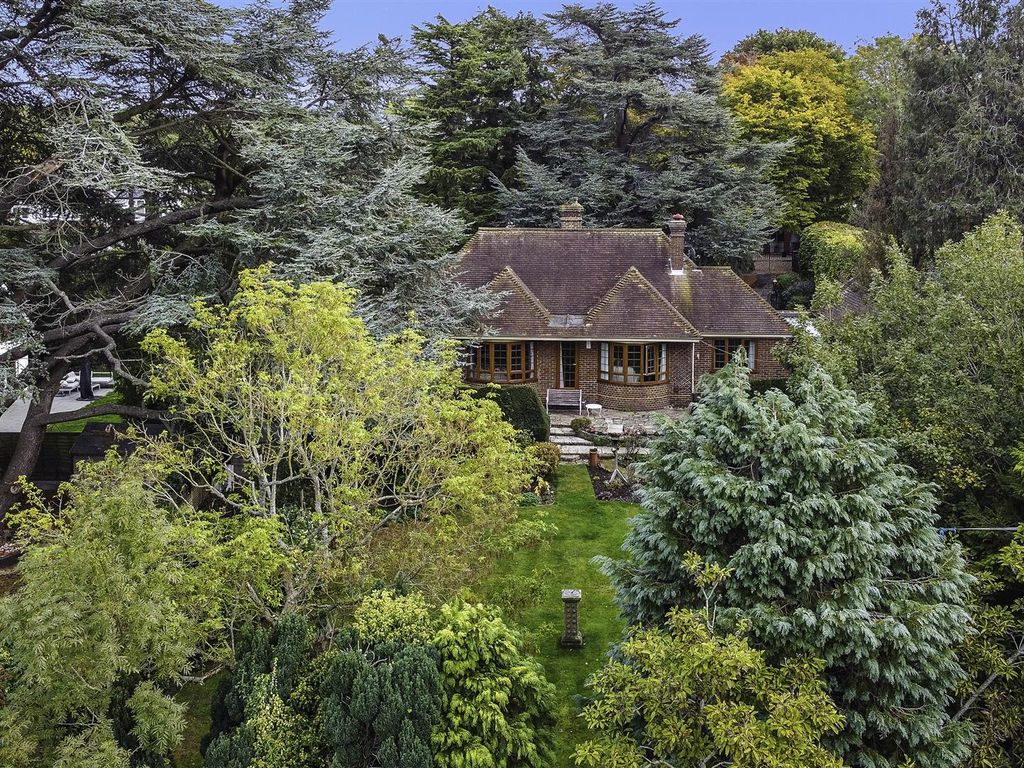 3 bed detached bungalow for sale in Sutton Lane, Banstead SM7 Zoopla