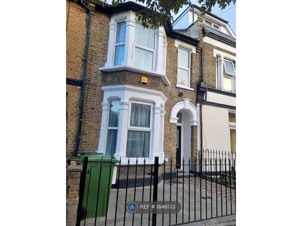 4 bed to rent in Capworth Street, London E10, £2,500 pcm