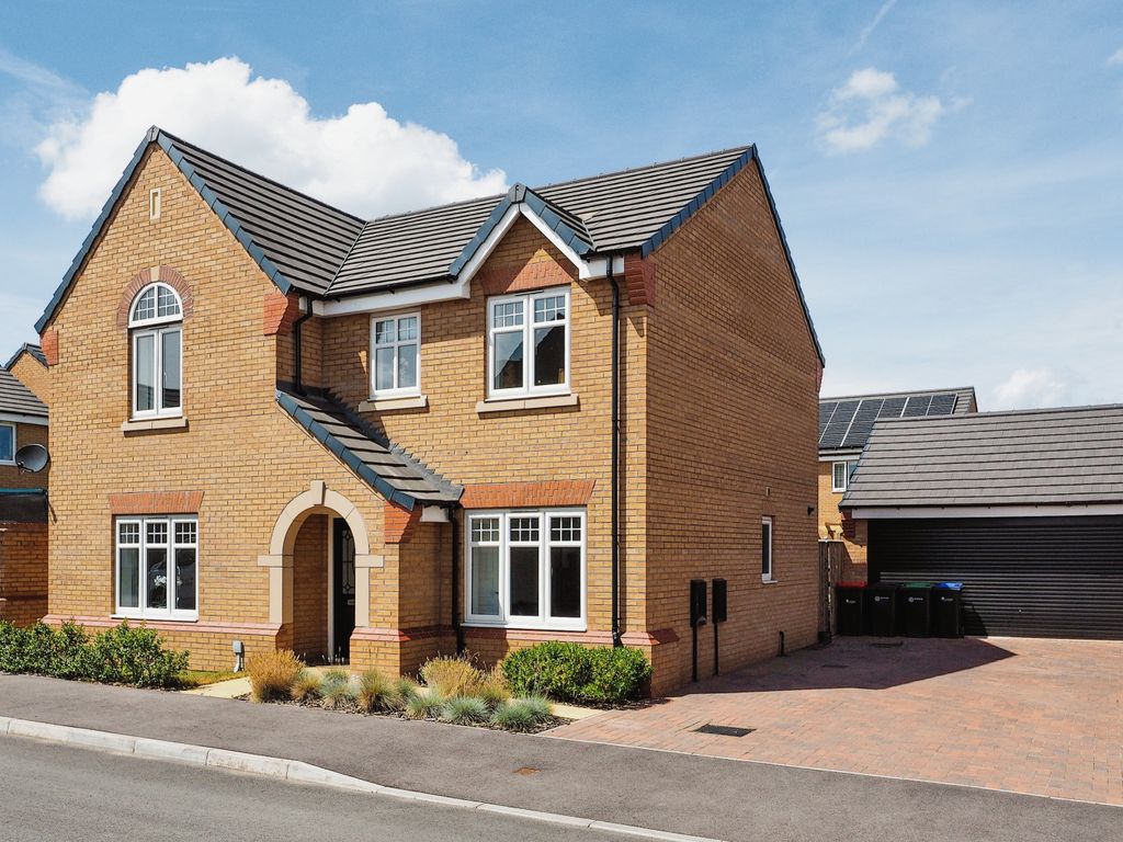 4 bed detached house for sale in Griffon Drive, Hucknall, Nottingham