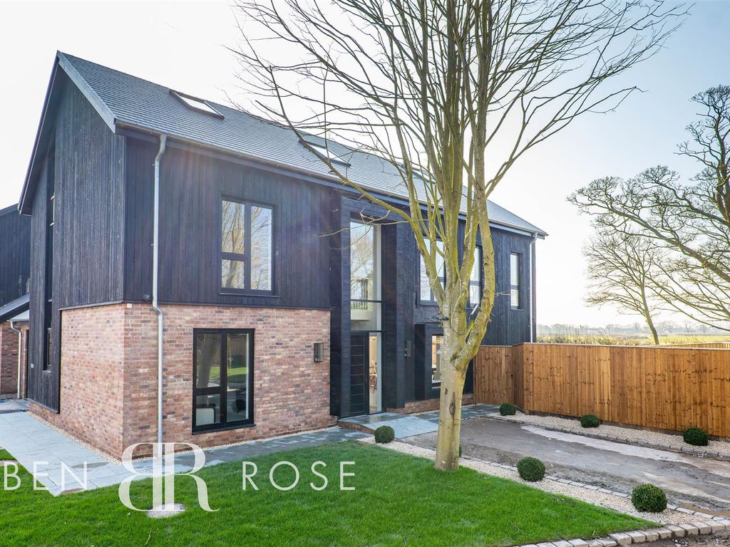 New home, 5 bed detached house for sale in Eaves Lane, Woodplumpton