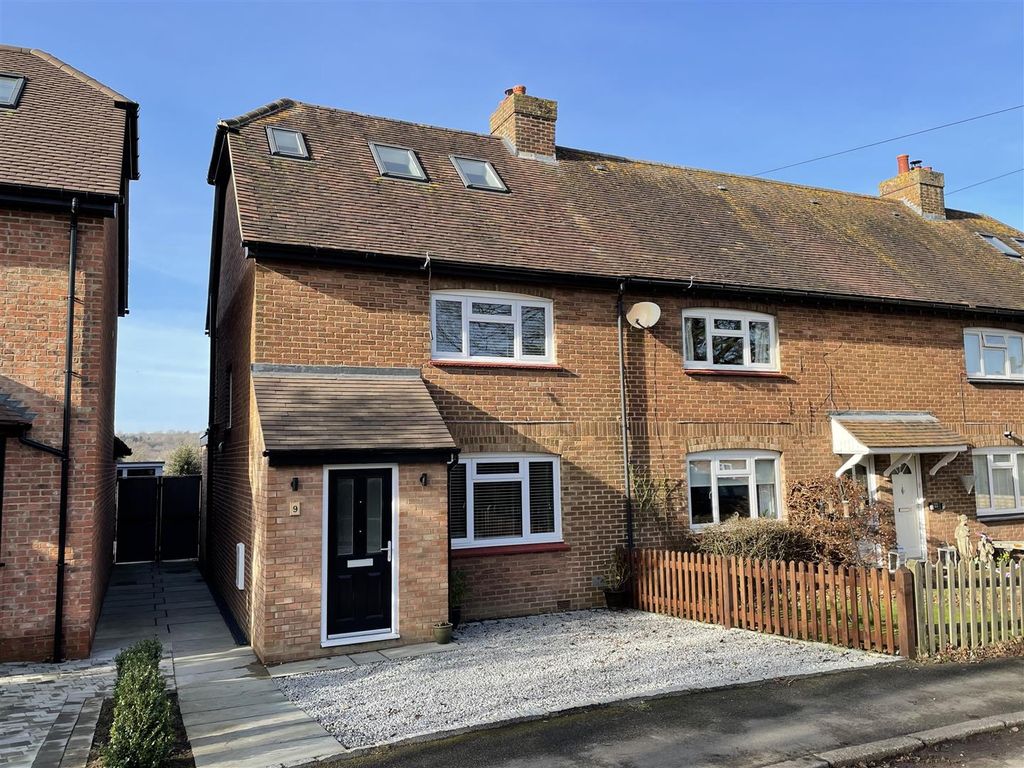 3 bed end terrace house for sale in Camberwell Lane, Ide Hill