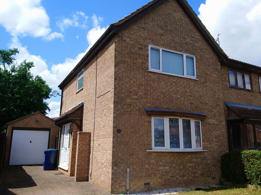 3 bed semidetached house for sale in Manor Road, Stilton, Peterborough
