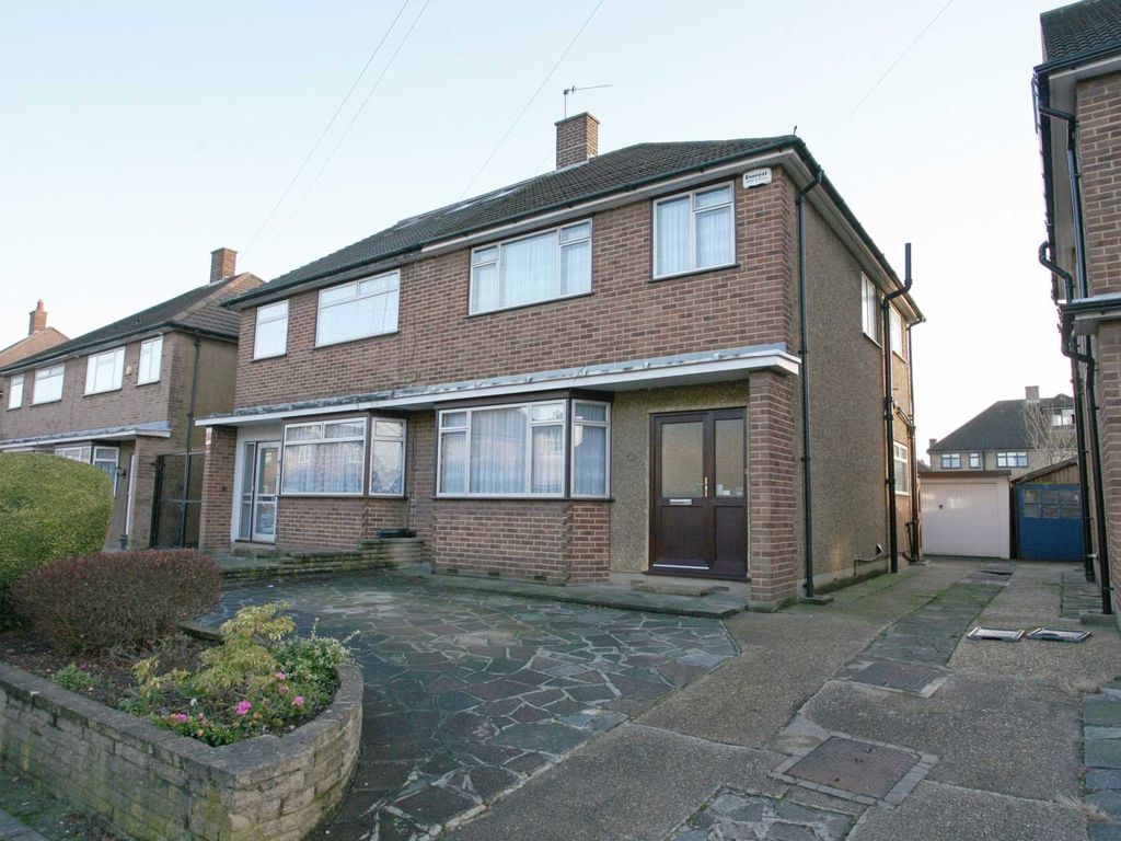 3 bed semidetached house to rent in Freshwell Avenue, Chadwell Heath