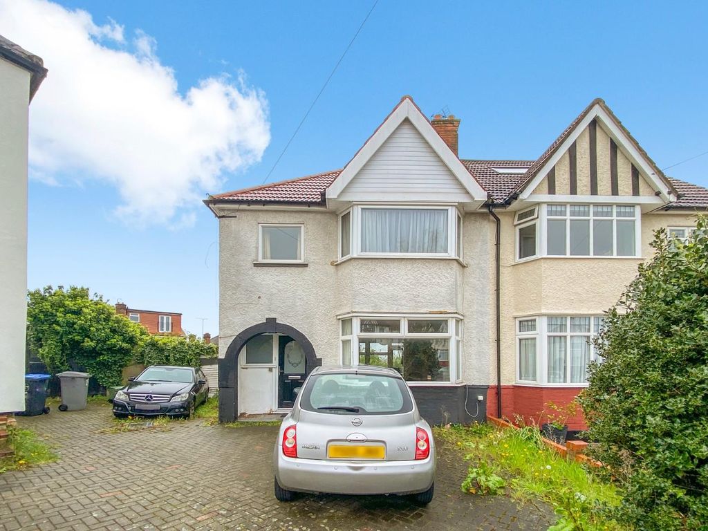 3 bed property for sale in Hillside, London NW9 Zoopla