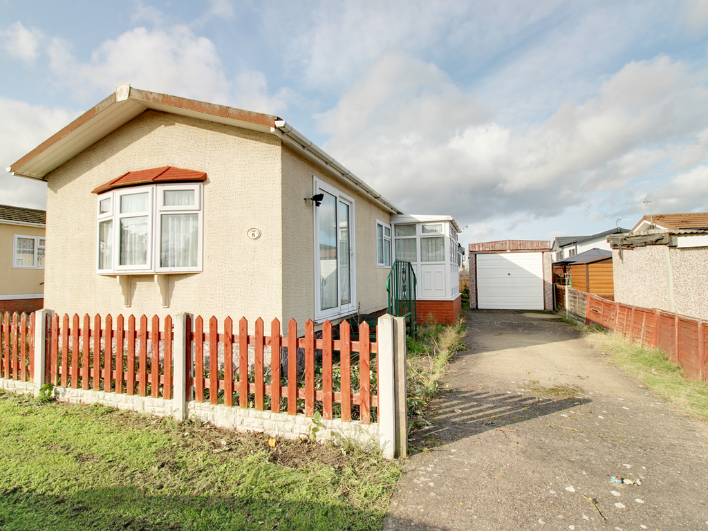 2 bed mobile/park home for sale in Westfield Road, Ashfield Park