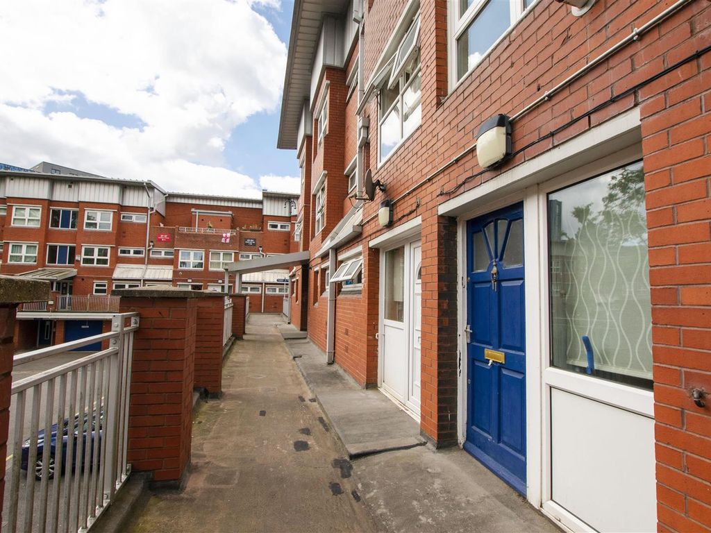 3 bed property to rent in Shepherds Gardens, Edgbaston, Birmingham B15