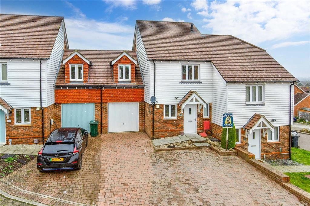 3 bed linkdetached house for sale in Green Fields Lane, Ashford, Kent