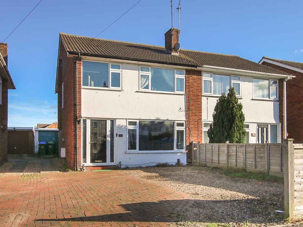 3 bed semidetached house for sale in Northumberland Avenue, Aylesbury